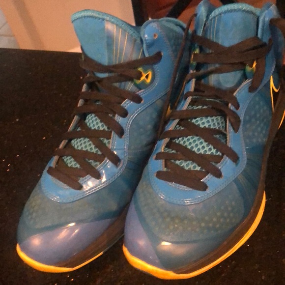 Nike Lebron 8 V/2 entourage men’s sneaker size 9 - Picture 1 of 4